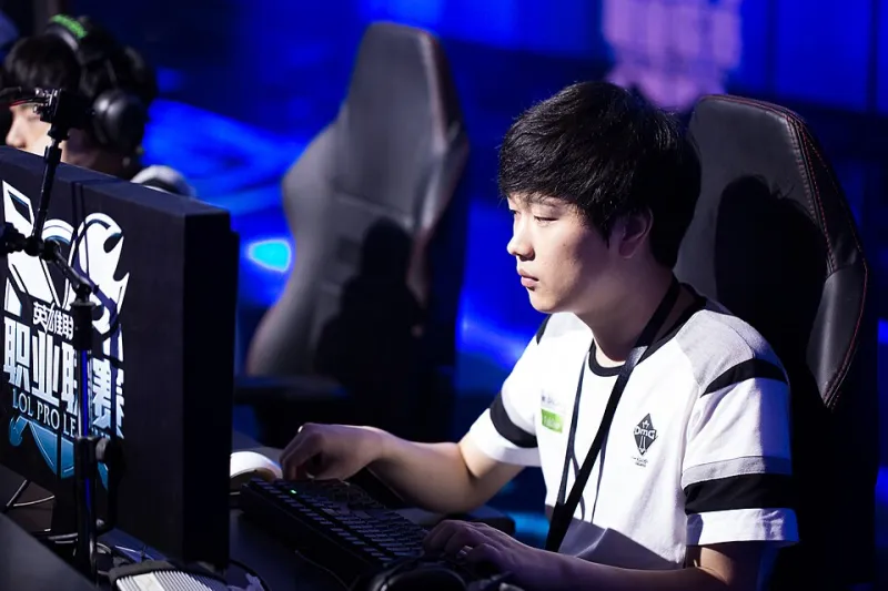 Every Millisecond Counts: The Real Physics Behind Competitive Stream Lag