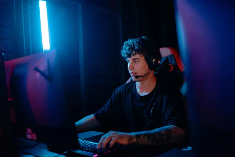 Five Seconds From Nothing: The Clip Economy That Pays Out at the Buzzer